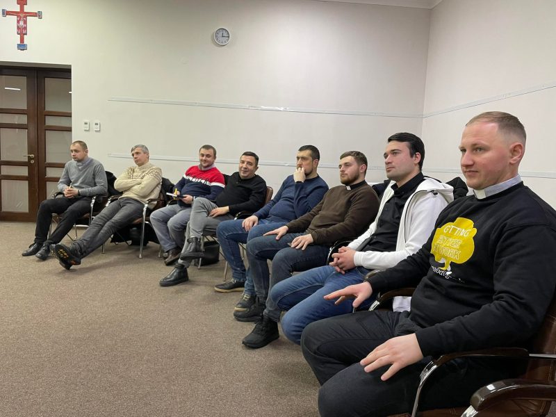 Отець Володимир Битюга: «Я б хотів побажати молоді, щоб вони завжди старалися бути з Богом, бо лиш тоді зможуть стати щасливими» Отець Володимир Битюга: «Я б хотів побажати молоді, щоб вони завжди старалися бути з Богом, бо лиш тоді зможуть стати щасливими»