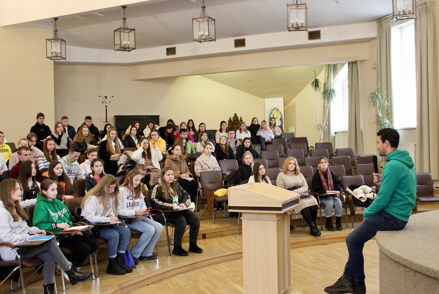 Отець Володимир Битюга: «Я б хотів побажати молоді, щоб вони завжди старалися бути з Богом, бо лиш тоді зможуть стати щасливими» Отець Володимир Битюга: «Я б хотів побажати молоді, щоб вони завжди старалися бути з Богом, бо лиш тоді зможуть стати щасливими»