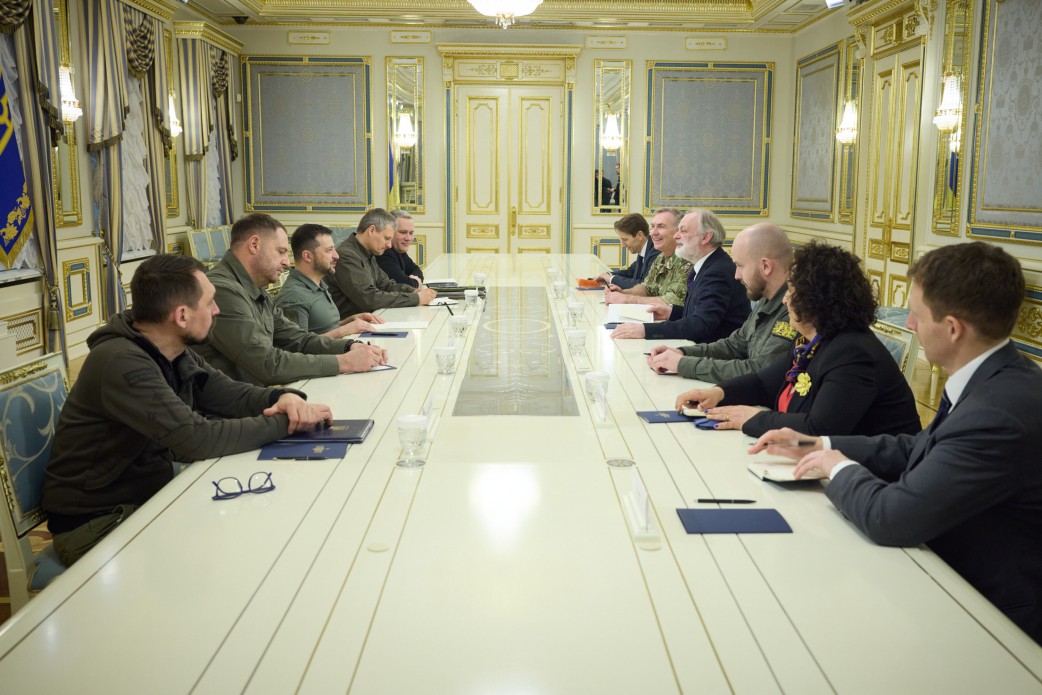 Президент обговорив із радником Прем’єр-міністра Великої Британії посилення оборонної підтримки України Президент обговорив із радником Прем’єр-міністра Великої Британії посилення оборонної підтримки України