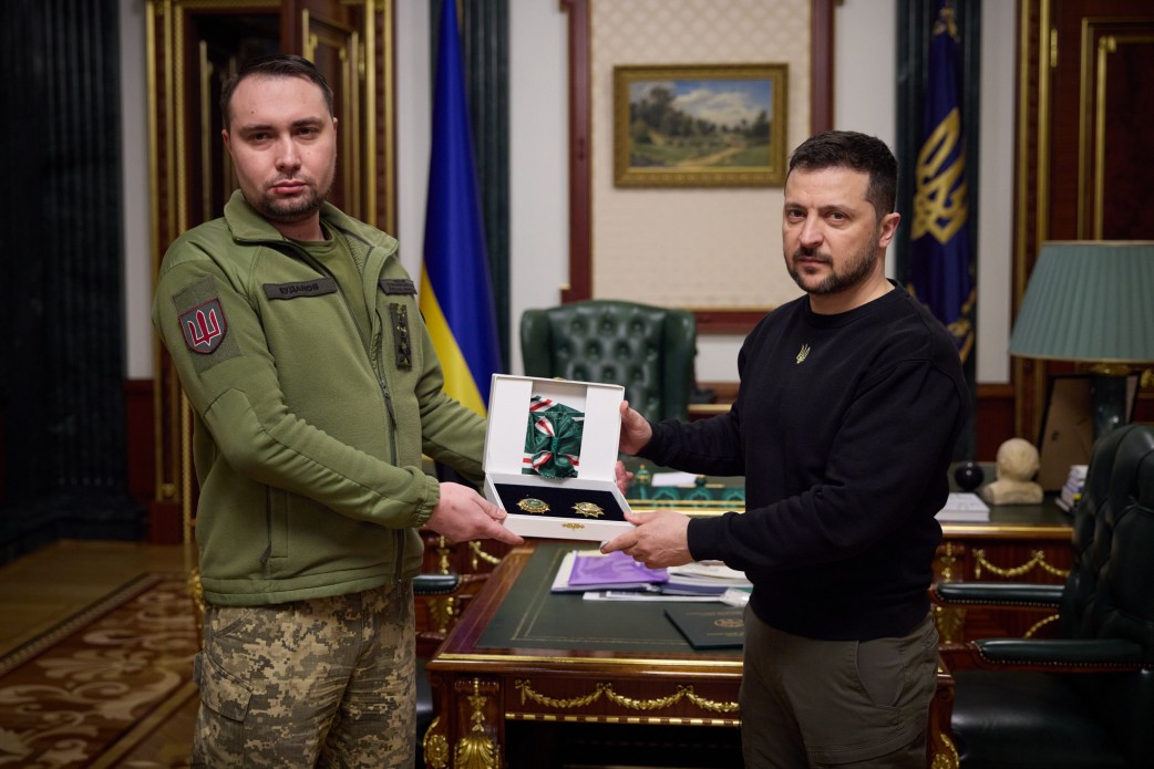 Президент України отримав орден Чеченської Республіки Ічкерія «Честь Нації» та орден імені Джохара Дудаєва Президент України отримав орден Чеченської Республіки Ічкерія «Честь Нації» та орден імені Джохара Дудаєва