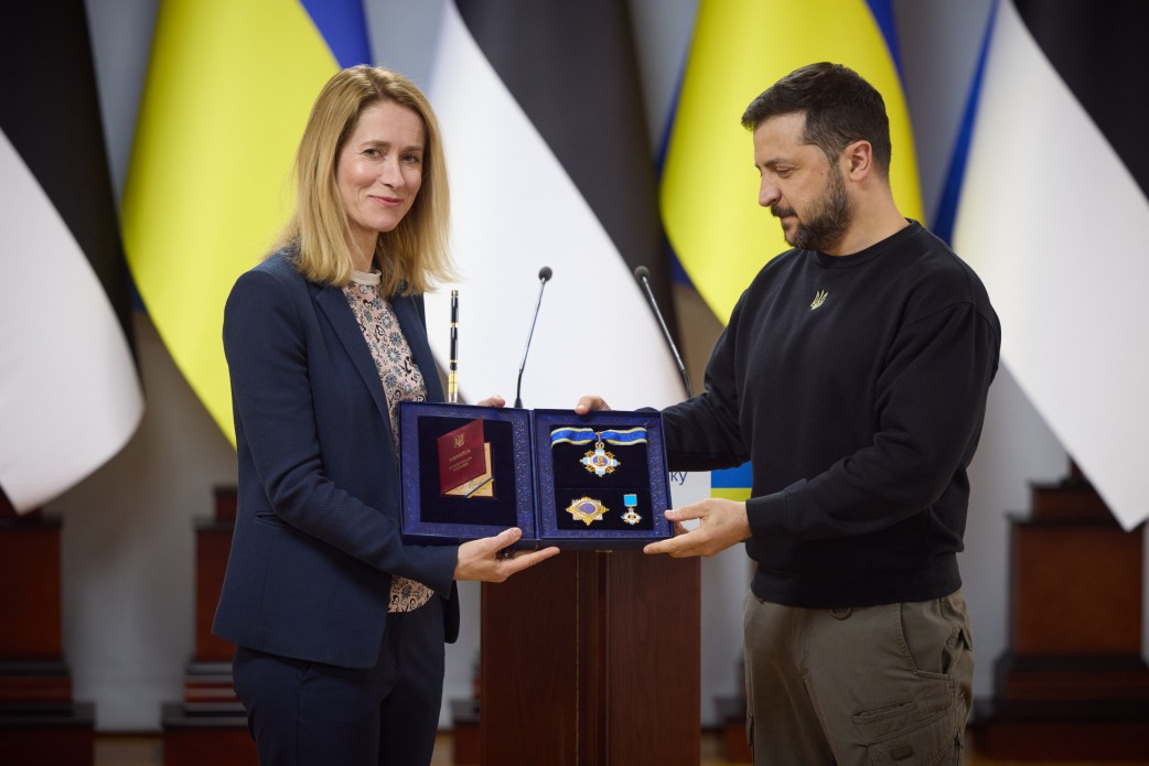 Президент України: Працюємо над звільненням із полону як військових, так і цивільних Президент України: Працюємо над звільненням із полону як військових, так і цивільних