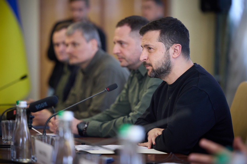 Президент України: Працюємо над звільненням із полону як військових, так і цивільних Президент України: Працюємо над звільненням із полону як військових, так і цивільних