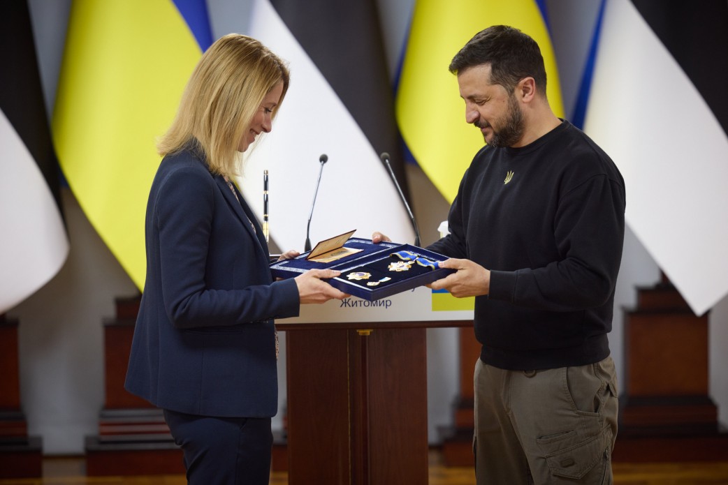 Президент України: Працюємо над звільненням із полону як військових, так і цивільних Президент України: Працюємо над звільненням із полону як військових, так і цивільних