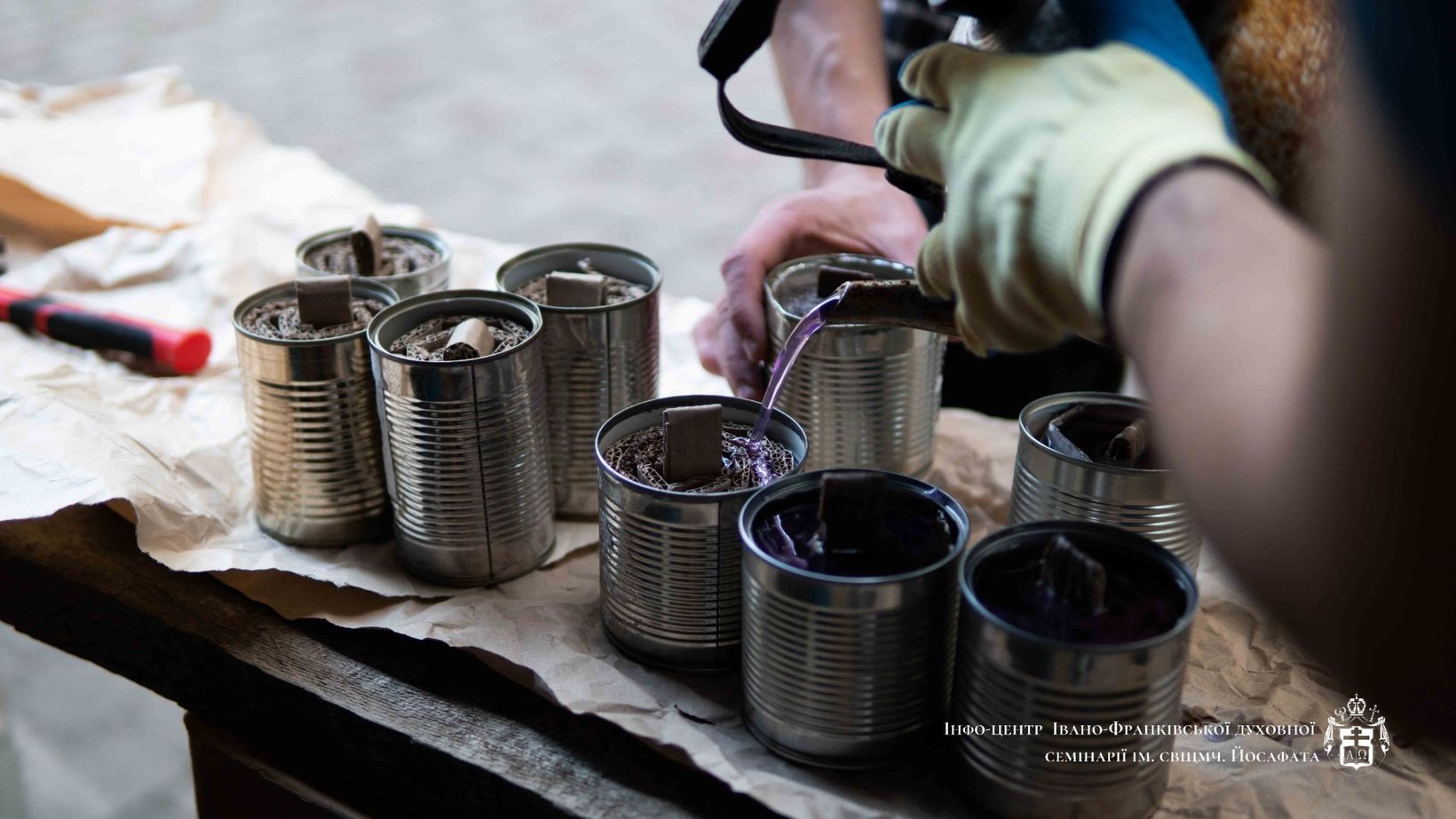 Семінаристи ІФДС долучилися до&nbsp;виготовлення окопних свічок для ЗСУ