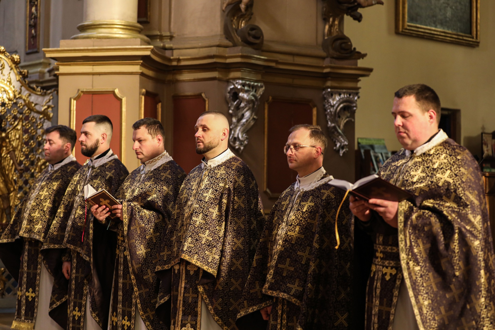 У Великий четвер Архиєпископ і Митрополит Ігор звершив Чин омивання ніг дванадцяти капеланам Львівської Архиєпархії У Великий четвер Архиєпископ і Митрополит Ігор звершив Чин омивання ніг дванадцяти капеланам Львівської Архиєпархії