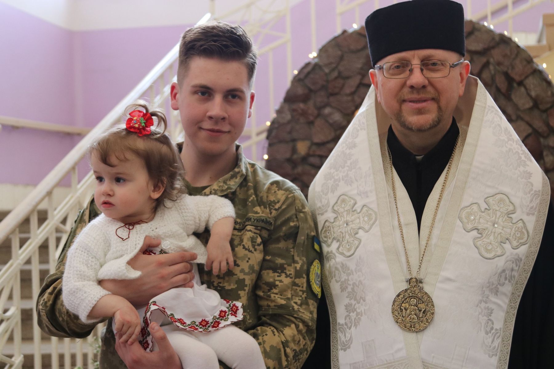 &laquo;Від сьогодні ці&nbsp;діти підуть життєвою дорогою з&nbsp;Богом&raquo;,&nbsp;&mdash; владика Володимир Груца охрестив 16&nbsp;сиріт із&nbsp;Луганщини