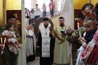 &laquo;Від сьогодні ці&nbsp;діти підуть життєвою дорогою з&nbsp;Богом&raquo;,&nbsp;&mdash; владика Володимир Груца охрестив 16&nbsp;сиріт із&nbsp;Луганщини