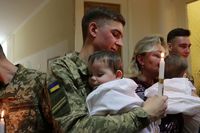 &laquo;Від сьогодні ці&nbsp;діти підуть життєвою дорогою з&nbsp;Богом&raquo;,&nbsp;&mdash; владика Володимир Груца охрестив 16&nbsp;сиріт із&nbsp;Луганщини