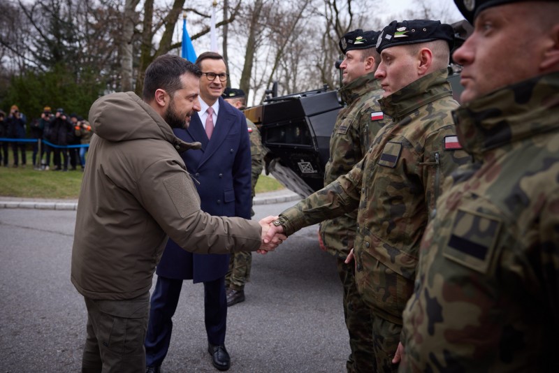 Володимир Зеленський за результатами переговорів із Матеушем Моравецьким у Варшаві: Ми домовилися про те, що дасть українським воїнам більше сили Володимир Зеленський за результатами переговорів із Матеушем Моравецьким у Варшаві: Ми домовилися про те, що дасть українським воїнам більше сили
