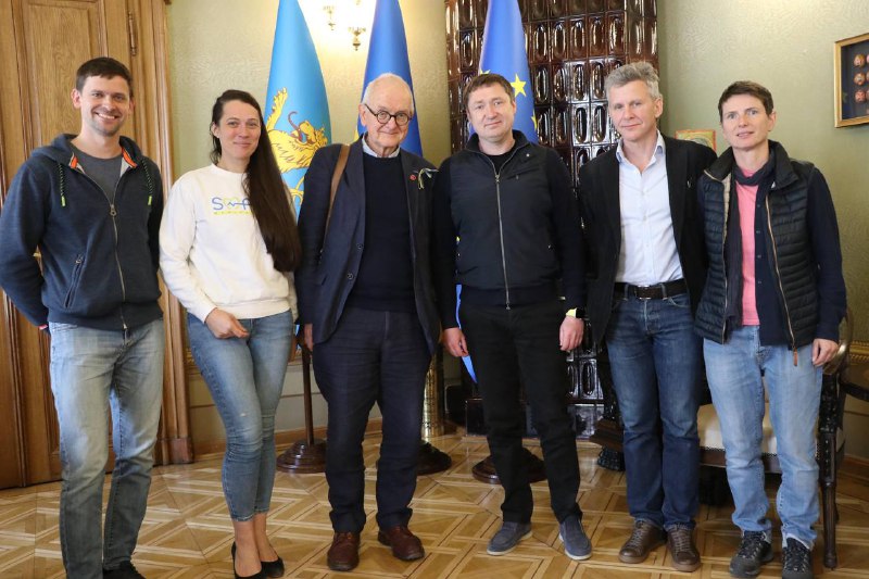 Провідний британський нейрохірург та письменник Генрі Марш допомагатиме Україні у розвитку та реформуванні паліативної допомоги Провідний британський нейрохірург та письменник Генрі Марш допомагатиме Україні у розвитку та реформуванні паліативної допомоги