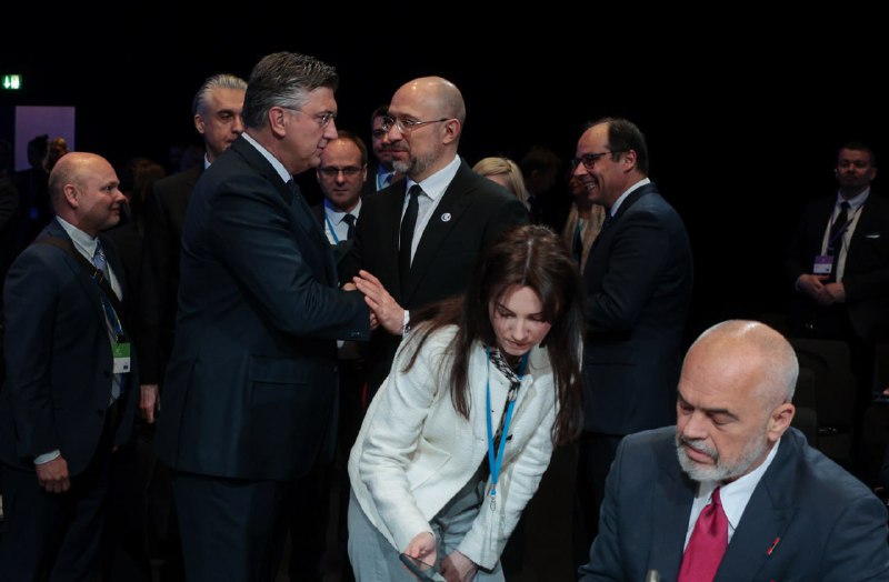 👥 Саміт глав держав та урядів Ради Європи став унікальним комунікаційним майданчиком для консолідації зусиль партнерів заради перемоги України. 👥 Саміт глав держав та урядів Ради Європи став унікальним комунікаційним майданчиком для консолідації зусиль партнерів заради перемоги України.