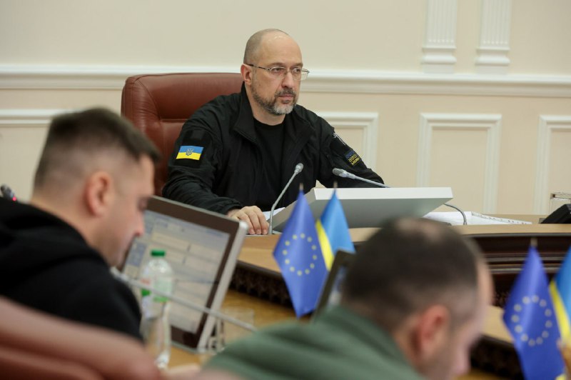 Уряд уже виділив перші ресурси на виконання програми є Відновлення — 4,4 млрд грн з Фонду ліквідації наслідків збройної агресії. Уряд уже виділив перші ресурси на виконання програми є Відновлення — 4,4 млрд грн з Фонду ліквідації наслідків збройної агресії.