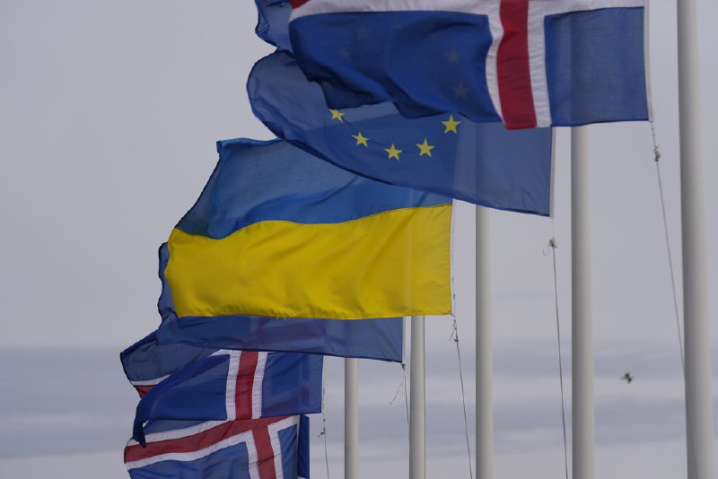 👥 Саміт глав держав та урядів Ради Європи став унікальним комунікаційним майданчиком для консолідації зусиль партнерів заради перемоги України. 👥 Саміт глав держав та урядів Ради Європи став унікальним комунікаційним майданчиком для консолідації зусиль партнерів заради перемоги України.