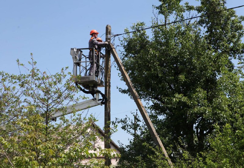Продовжуємо відновлювати електропостачання на деокупованих територіях Харківщини.
Сьогодні повернули світло мешканцям с Продовжуємо відновлювати електропостачання на деокупованих територіях Харківщини.
Сьогодні повернули світло мешканцям с