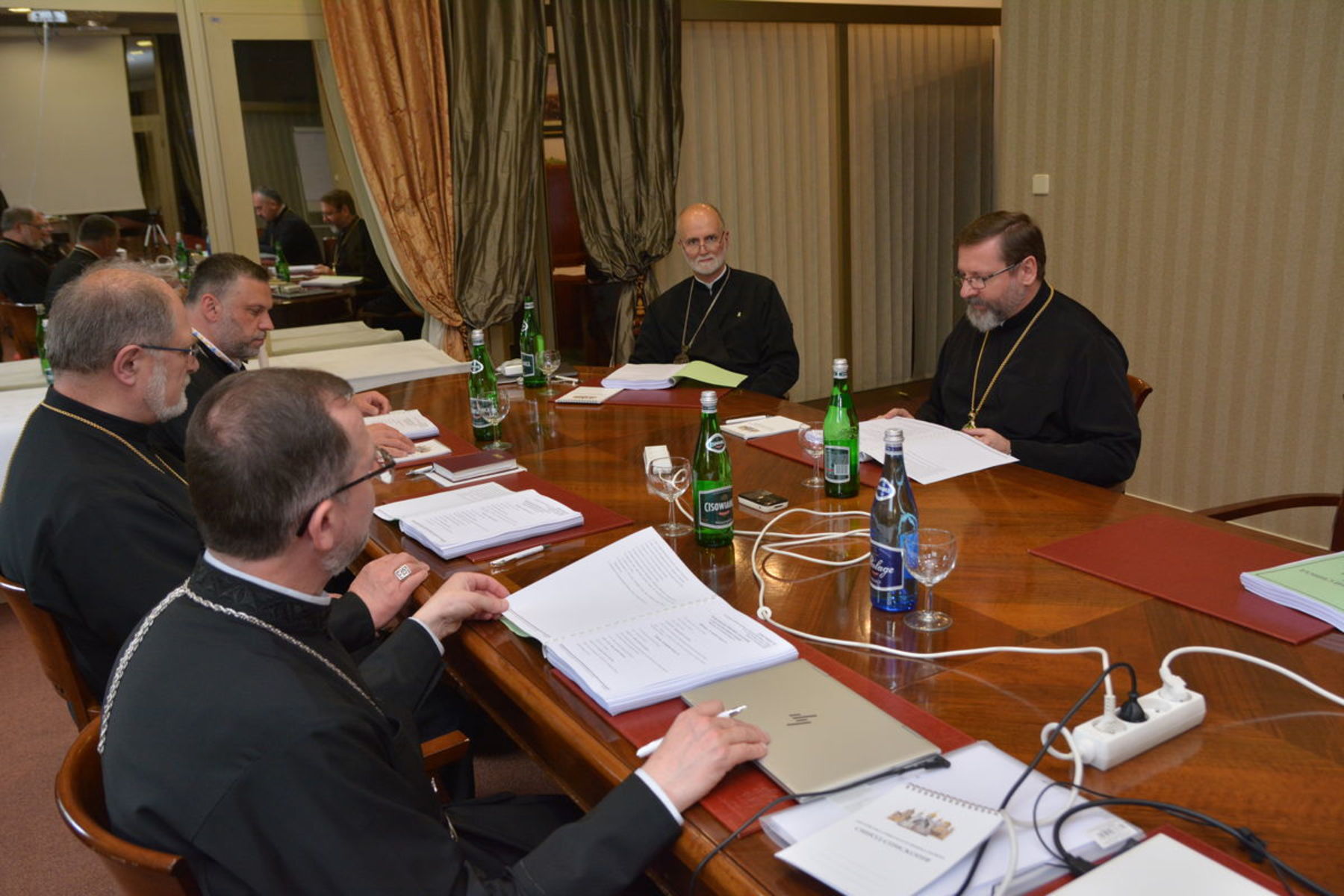Члени Постійного Синоду ознайомилися із&nbsp;звітами Економічного та&nbsp;Канонічного відділів УГКЦ