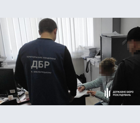 ДБР повідомило про підозри підприємцям з Житомирщини, які закупили продукцію «днр» на 50 млн грн ДБР повідомило про підозри підприємцям з Житомирщини, які закупили продукцію «днр» на 50 млн грн