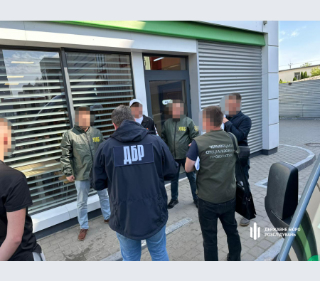 ДБР викрило правоохоронця з Буковини, який продавав інформацію щодо розташування нарядів на державному кордоні ДБР викрило правоохоронця з Буковини, який продавав інформацію щодо розташування нарядів на державному кордоні