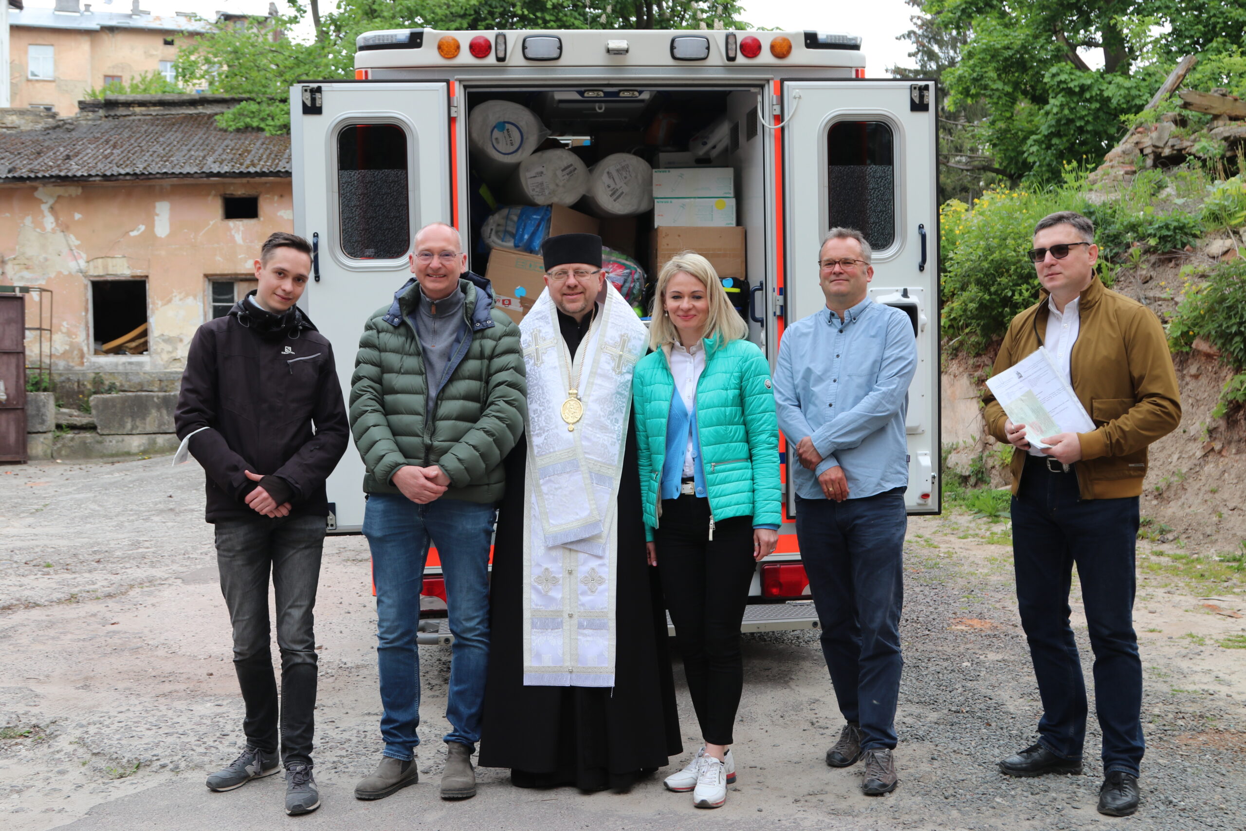 «Дякую, за кожен прояв солідарності для України», — Владика Володимир освятив другий автомобіль швидкої допомоги для Шпиталю Шептицького «Дякую, за кожен прояв солідарності для України», — Владика Володимир освятив другий автомобіль швидкої допомоги для Шпиталю Шептицького