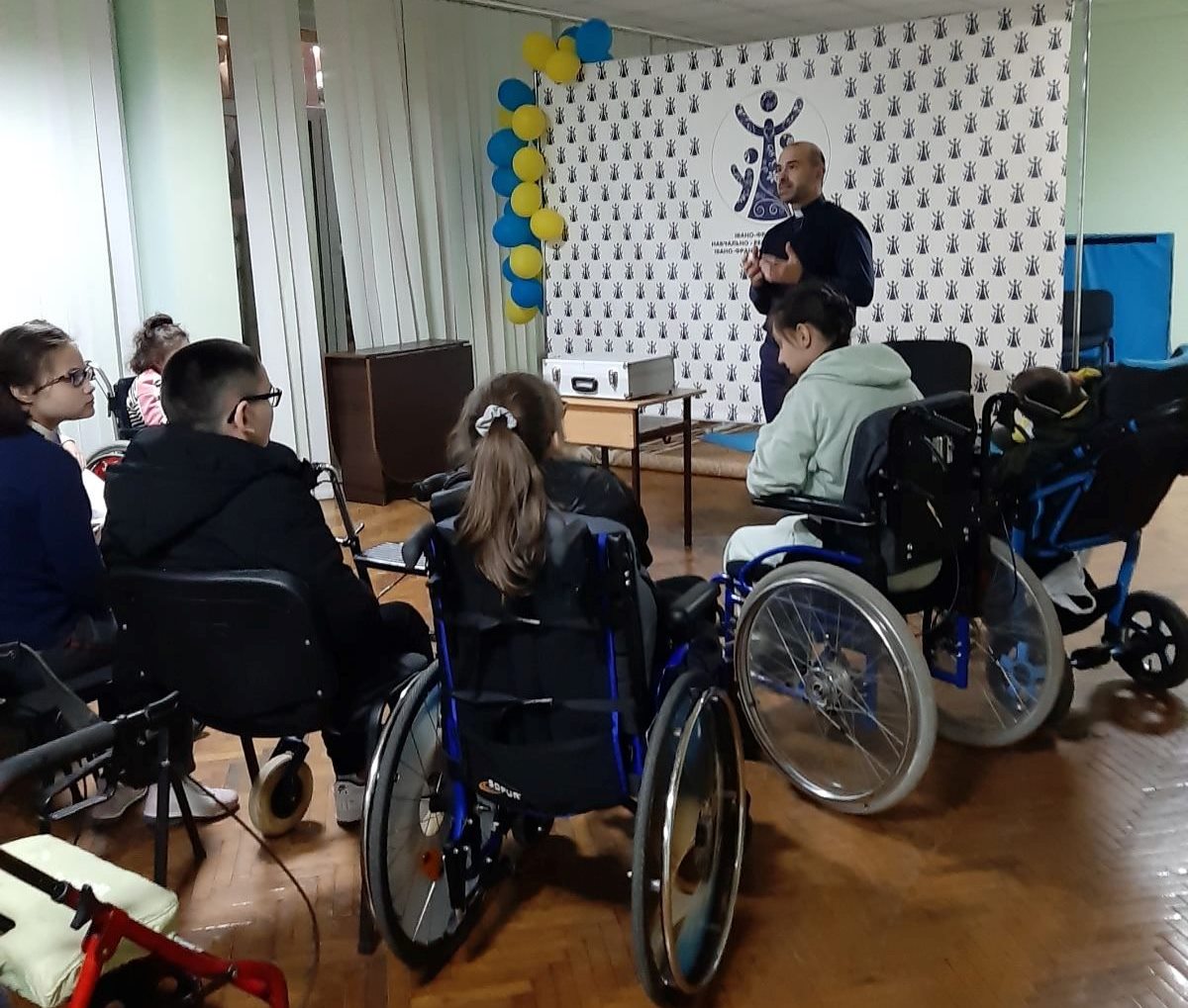 «Енергозбереження — це наш вклад у спільну перемогу», — отець Михайло Дзуль на зустрічі зі школярами «Енергозбереження — це наш вклад у спільну перемогу», — отець Михайло Дзуль на зустрічі зі школярами