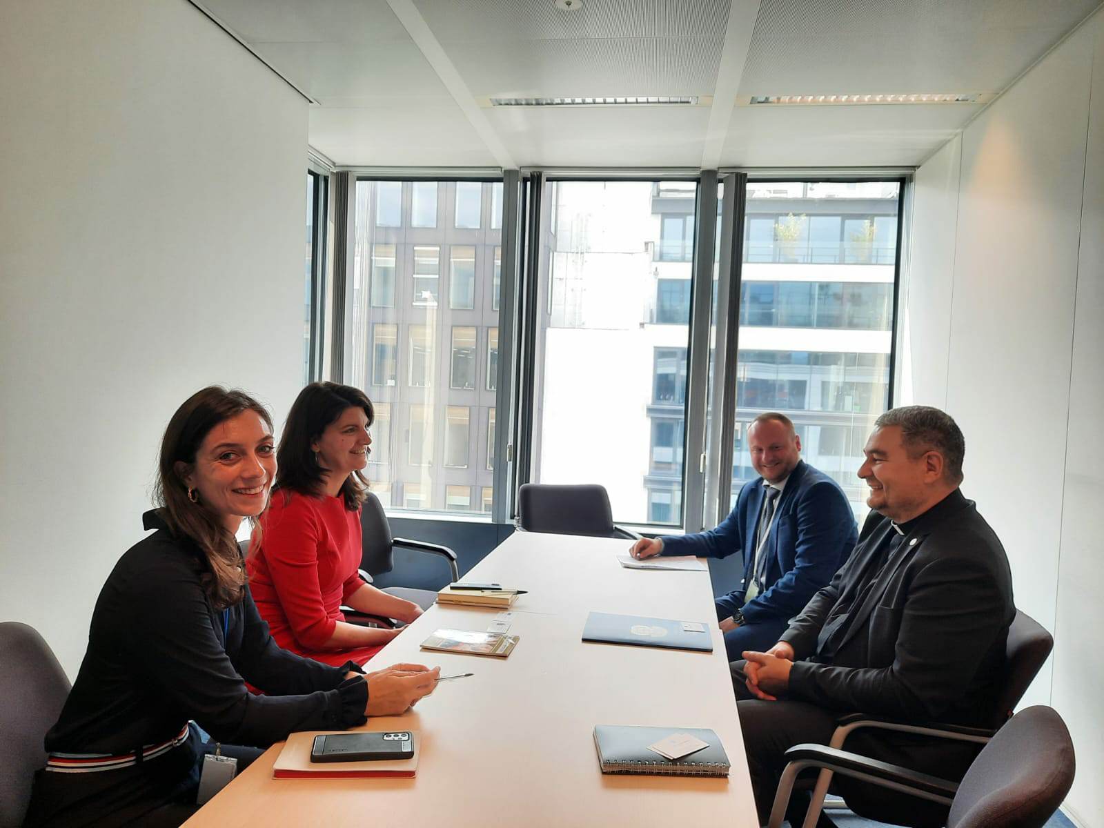 Голова Комісії з міжконфесійних і міжрелігійних відносин зустрівся з керівниками відділів ЄС із питань України Голова Комісії з міжконфесійних і міжрелігійних відносин зустрівся з керівниками відділів ЄС із питань України