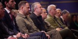 На базі ВПС Нідерландів Володимир Зеленський зустрівся з українськими військовими та ознайомився зі зразками озброєння, яке передається Україні На базі ВПС Нідерландів Володимир Зеленський зустрівся з українськими військовими та ознайомився зі зразками озброєння, яке передається Україні