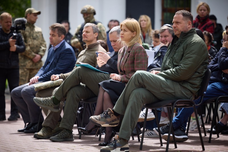Настав час для позитивного рішення щодо переговорів про членство України у Євросоюзі – Глава держави за підсумками зустрічі з Президентом Єврокомісії в Києві Настав час для позитивного рішення щодо переговорів про членство України у Євросоюзі – Глава держави за підсумками зустрічі з Президентом Єврокомісії в Києві