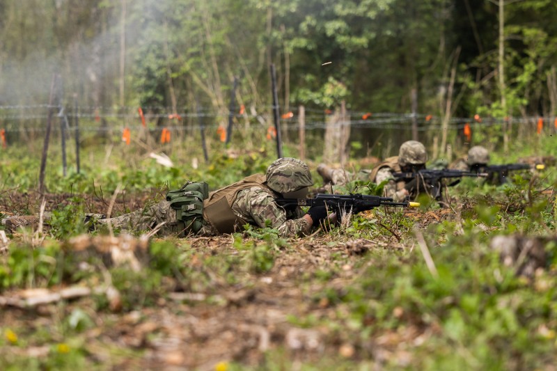 Олена Зеленська і Прем’єр-міністр України Денис Шмигаль відвідали українських військових, які проходять навчання у Великій Британії Олена Зеленська і Прем’єр-міністр України Денис Шмигаль відвідали українських військових, які проходять навчання у Великій Британії