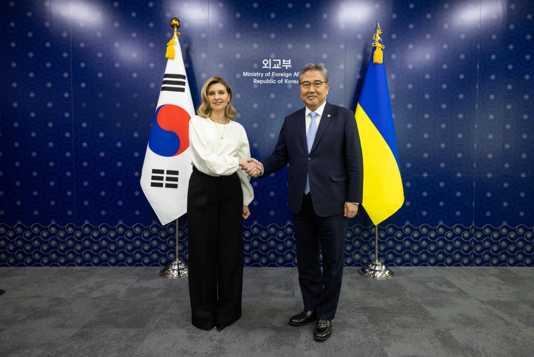 Олена Зеленська: Справедливість потрібна не лише Україні, а й усім країнам, що прагнуть жити мирно Олена Зеленська: Справедливість потрібна не лише Україні, а й усім країнам, що прагнуть жити мирно