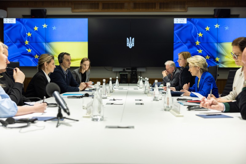 Олена Зеленська зустрілася з Урсулою фон дер Ляєн Олена Зеленська зустрілася з Урсулою фон дер Ляєн