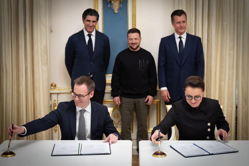Президент провів зустріч із керівництвом найбільшої у світі інвестиційної компанії щодо створення Фонду розвитку України Президент провів зустріч із керівництвом найбільшої у світі інвестиційної компанії щодо створення Фонду розвитку України