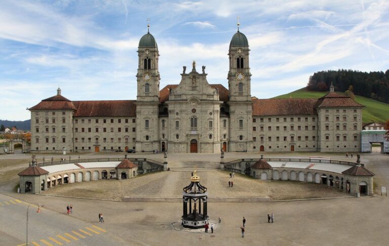 «Прошу бути свідками правди про Україну у світі», — владика Володимир Груца в Айнзідельні під час прощі за мир в Україні «Прошу бути свідками правди про Україну у світі», — владика Володимир Груца в Айнзідельні під час прощі за мир в Україні