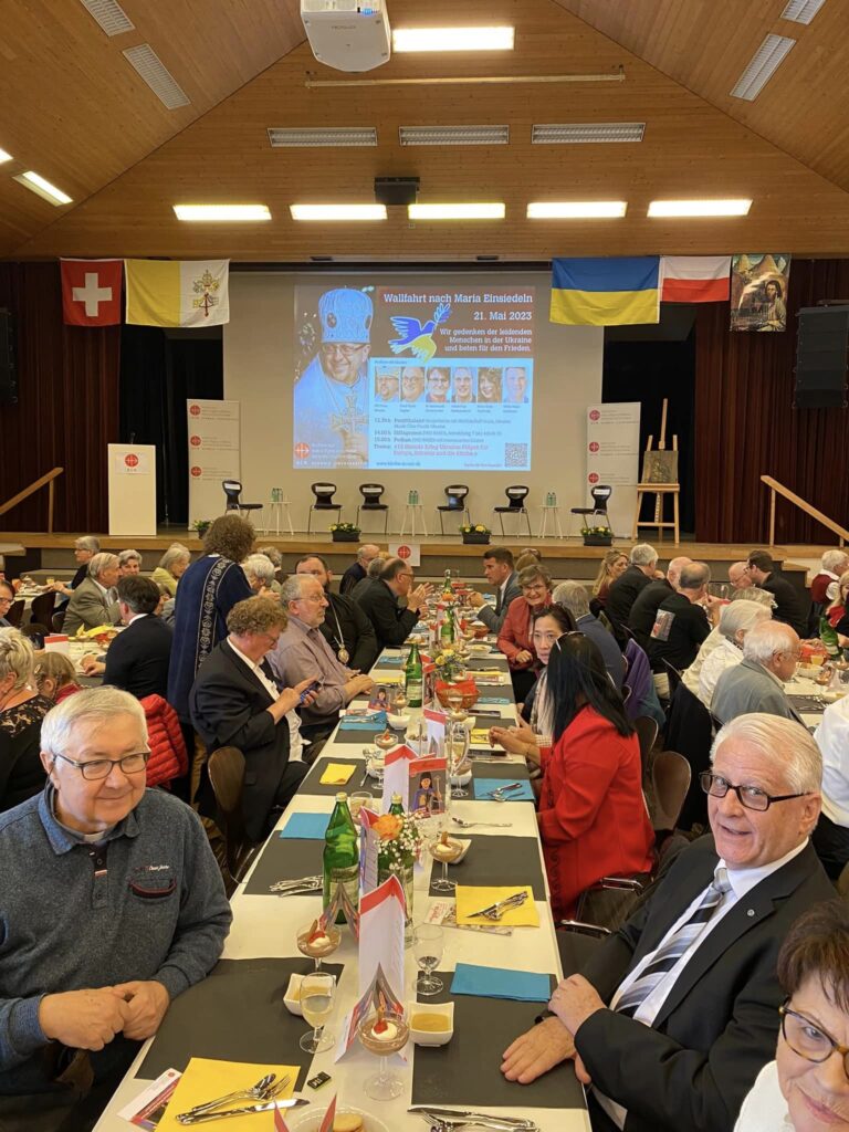 «Прошу бути свідками правди про Україну у світі», — владика Володимир Груца в Айнзідельні під час прощі за мир в Україні «Прошу бути свідками правди про Україну у світі», — владика Володимир Груца в Айнзідельні під час прощі за мир в Україні