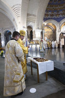 У Люрді освятили вервиці для захисників України