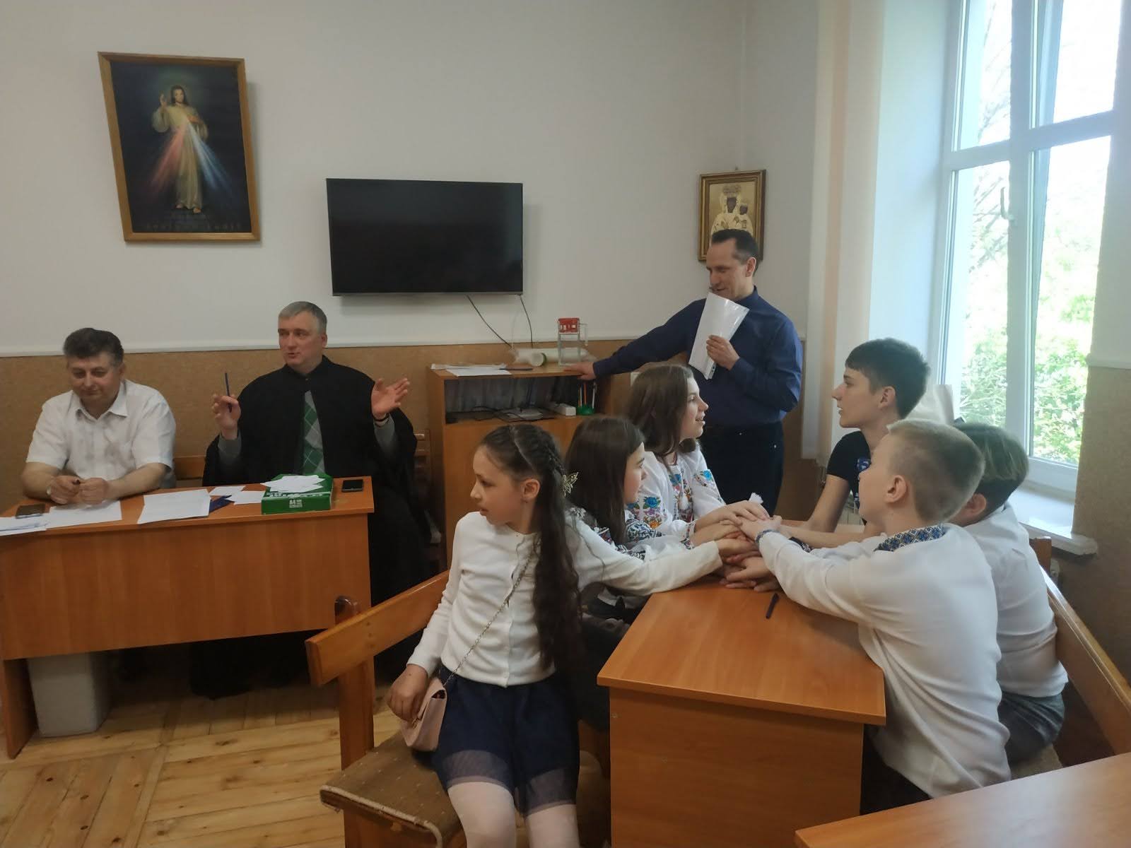 У Львівській Архиєпархії відбувся деканальний рівень всецерковної інтелектуальної гри «Що? Де? Коли?» У Львівській Архиєпархії відбувся деканальний рівень всецерковної інтелектуальної гри «Що? Де? Коли?»