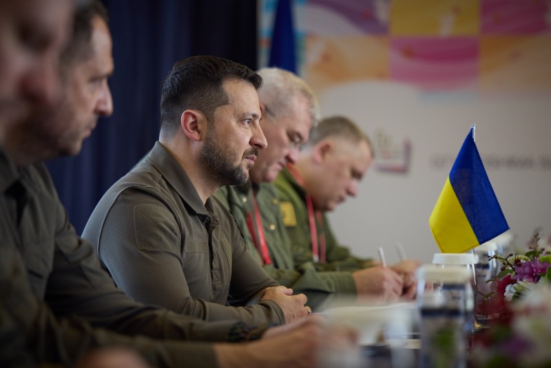 У Хіросімі Президент України зустрівся з Прем’єр-міністром Канади У Хіросімі Президент України зустрівся з Прем’єр-міністром Канади