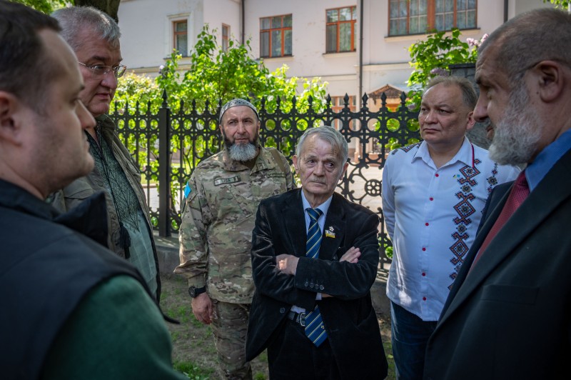 Україна робить усе можливе задля звільнення Криму та перемоги над російським агресором – Президент на зустрічі з представниками Меджлісу кримськотатарського народу Україна робить усе можливе задля звільнення Криму та перемоги над російським агресором – Президент на зустрічі з представниками Меджлісу кримськотатарського народу