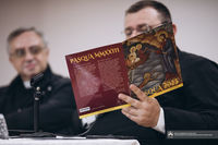 Українські ікони на&nbsp;конвертах і&nbsp;марках Ватикану: у&nbsp;товаристві &laquo;Свята Софія&raquo; презентували пасхальний поштовий набір