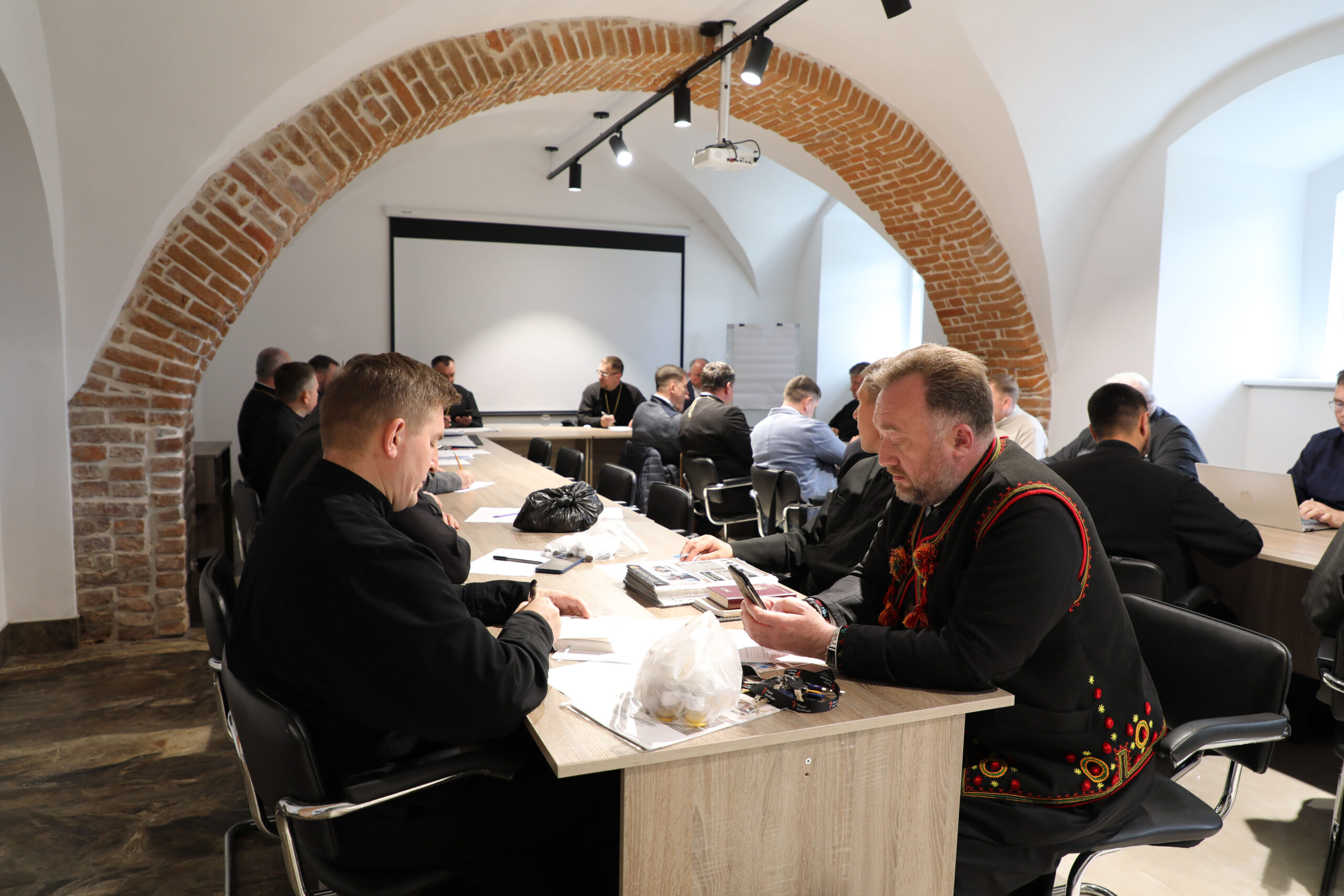 В Курії Львівської Архиєпархії відбулися чергові деканальні збори В Курії Львівської Архиєпархії відбулися чергові деканальні збори