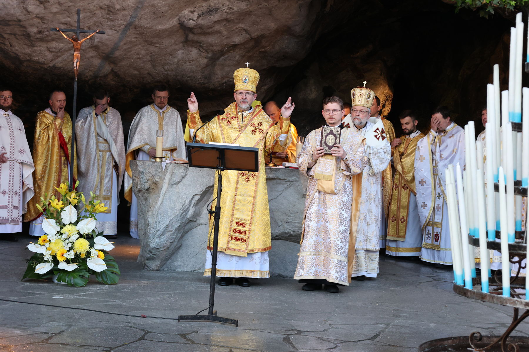 &laquo;Війни розпочинають люди, які віддалилися від Бога&raquo;,&nbsp;&mdash; владика Богдан Дзюрах у&nbsp;Люрді