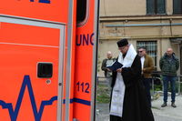 Владика Володимир Груца освятив другий автомобіль швидкої допомоги для Шпиталю Шептицького