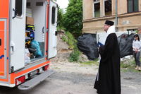 Владика Володимир Груца освятив другий автомобіль швидкої допомоги для Шпиталю Шептицького