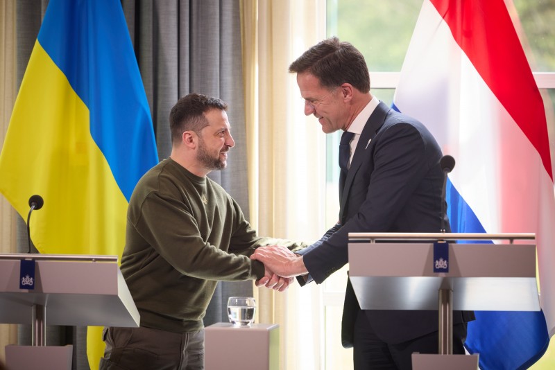 Володимир Зеленський: Наше завдання сьогодні – забезпечити армію зброєю, другий аспект – це НАТО і євроінтеграція Володимир Зеленський: Наше завдання сьогодні – забезпечити армію зброєю, другий аспект – це НАТО і євроінтеграція