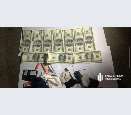 За матеріалами ДБР перед судом постане експодатківець з Буковини, який за хабарі «закривав» питання перевірок комерсантів За матеріалами ДБР перед судом постане експодатківець з Буковини, який за хабарі «закривав» питання перевірок комерсантів