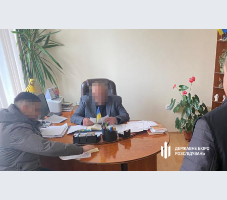 За матеріалами ДБР судитимуть правоохоронця, який на Прикарпатті переправляв чоловіків призовного віку через кордон За матеріалами ДБР судитимуть правоохоронця, який на Прикарпатті переправляв чоловіків призовного віку через кордон