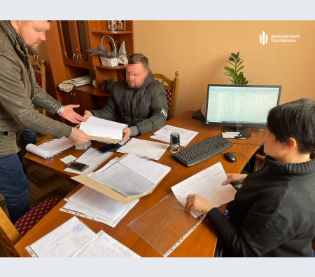 За матеріалами ДБР судитимуть правоохоронця, який на Прикарпатті переправляв чоловіків призовного віку через кордон За матеріалами ДБР судитимуть правоохоронця, який на Прикарпатті переправляв чоловіків призовного віку через кордон