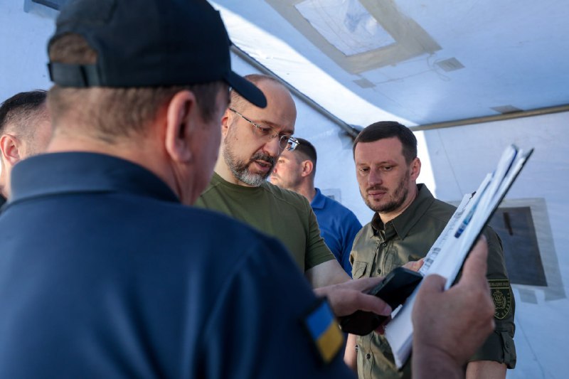 📍 Відвідали сьогодні Херсонщину. В обласному центрі ознайомилися зі станом ліквідації наслідків підриву Каховської ГЕС. 📍 Відвідали сьогодні Херсонщину. В обласному центрі ознайомилися зі станом ліквідації наслідків підриву Каховської ГЕС.