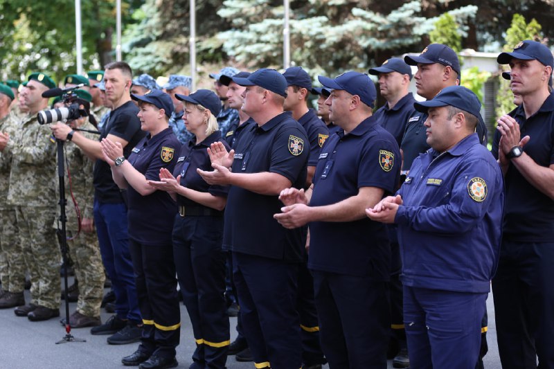 Рятувальники ДСНС отримали нагороди від Міністра внутрішніх справ України Рятувальники ДСНС отримали нагороди від Міністра внутрішніх справ України