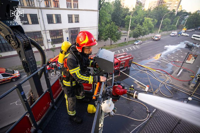 м.Київ: рятувальники ліквідували пожежу у недобудові⤵️
⏺2 червня о 02:56 до столичної служби порятунку надійшло... м.Київ: рятувальники ліквідували пожежу у недобудові⤵️
⏺2 червня о 02:56 до столичної служби порятунку надійшло...