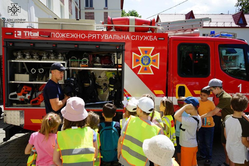 Літні пригоди без шкоди! 🤗
Рятувальники у різних регіонах України активно працюють над тим, щоб канікули пройшли безпечно Літні пригоди без шкоди! 🤗
Рятувальники у різних регіонах України активно працюють над тим, щоб канікули пройшли безпечно