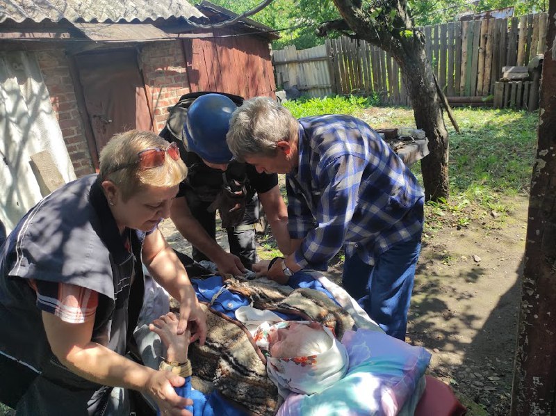 Донеччина: рятувальники продовжують надавати допомогу під час евакуації цивільного населення з населених пунктів Донеччина: рятувальники продовжують надавати допомогу під час евакуації цивільного населення з населених пунктів
